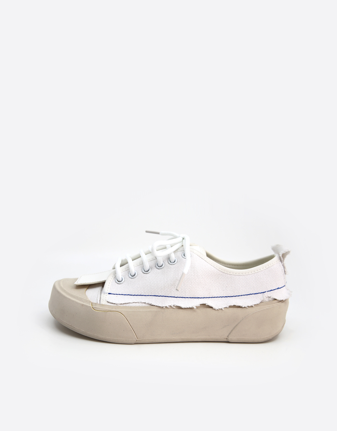 VINTAGE LACE UP WHITE SNEAKERS