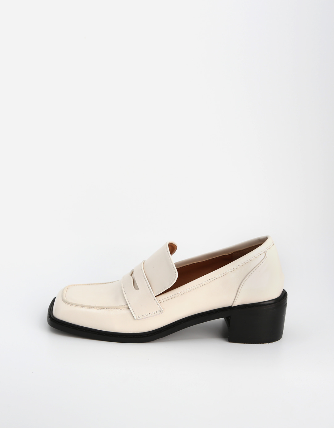 GLOSSY SQUARE LOAFER