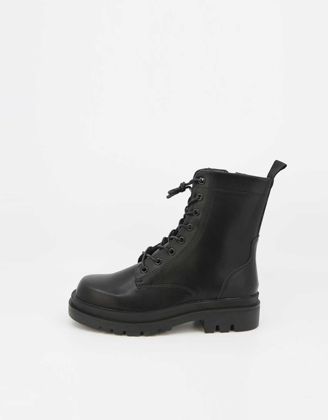 ROUND LACE UP WALKER BOOTS