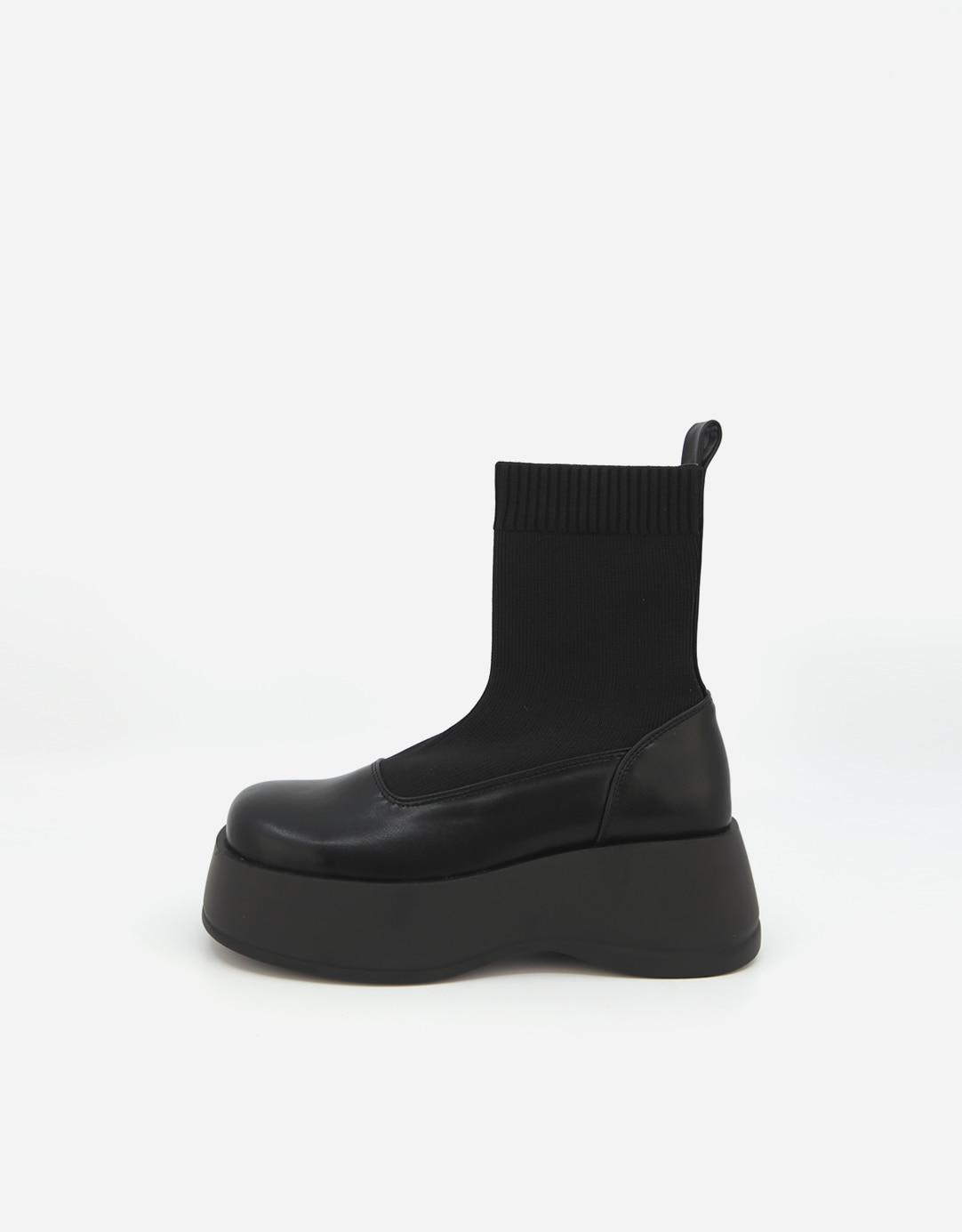 ROUND SOCKS ANKLE BOOT